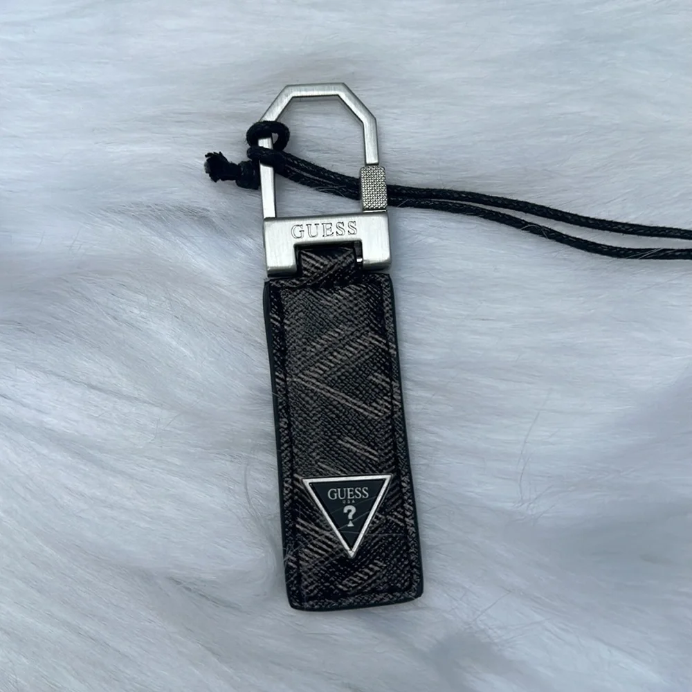New GUESS Ederlo logo g cube key ring